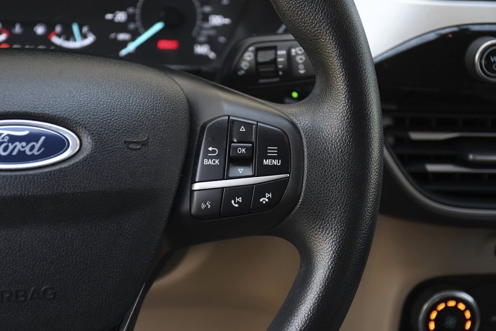 Used 2022 White Ford SE image 9
