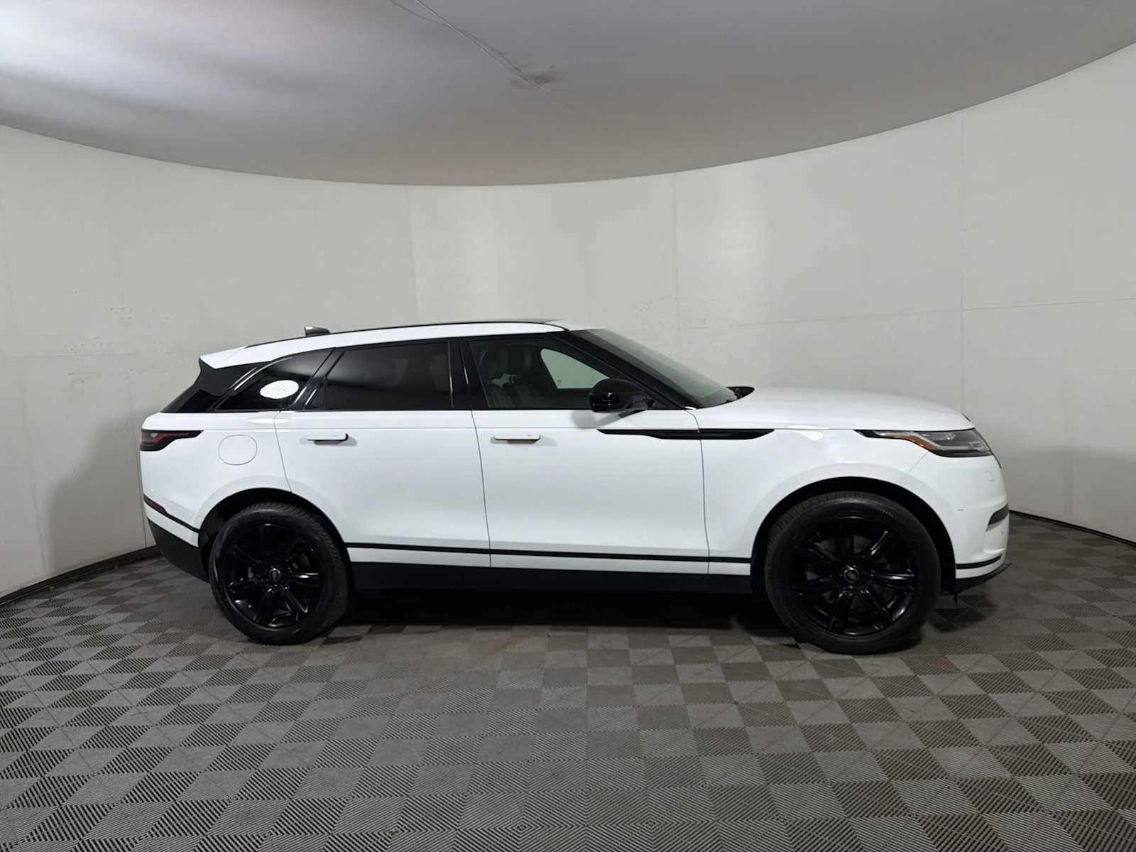 Used 2022  Land Rover S image 7