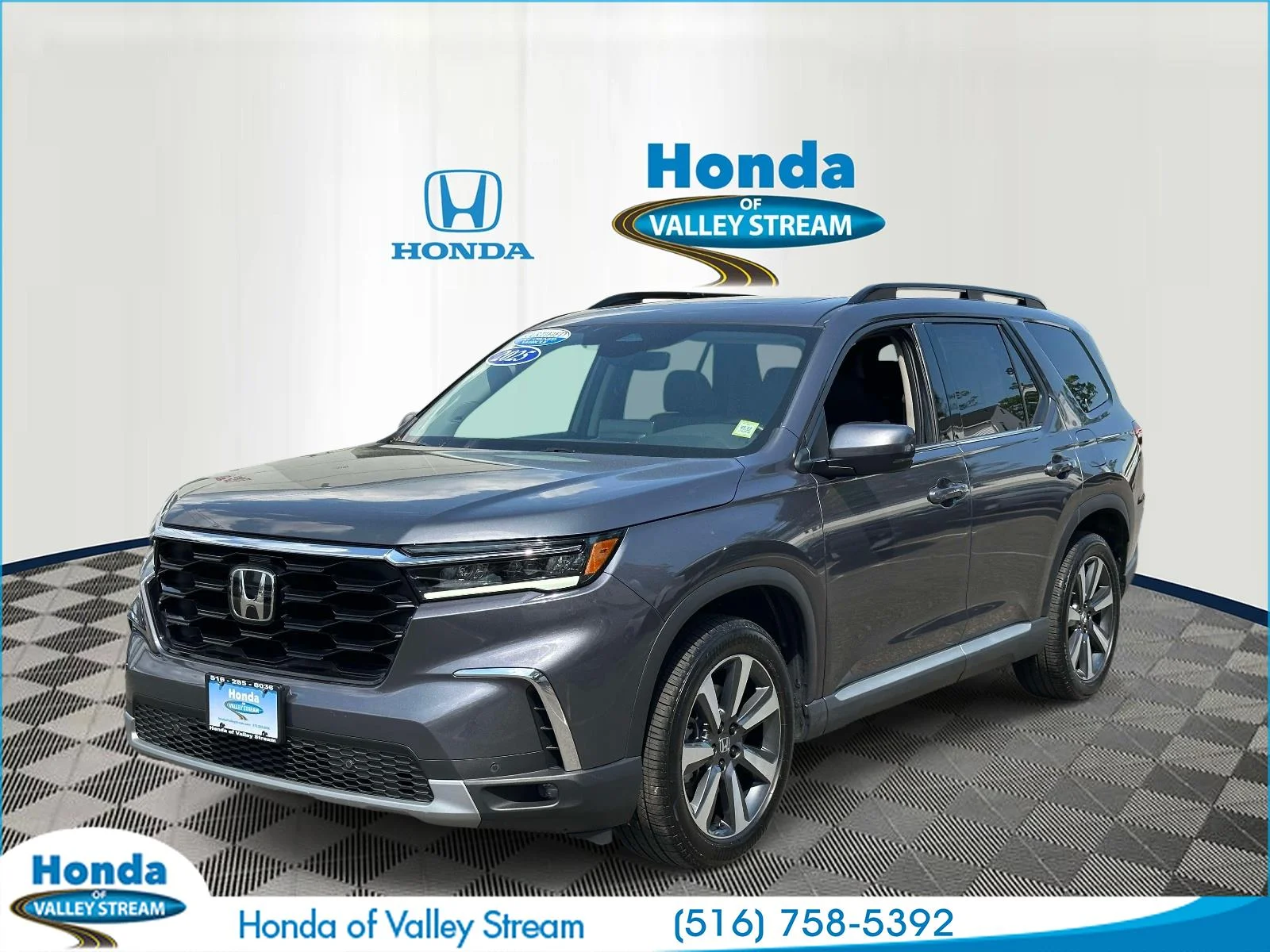 2025 Honda Pilot Touring AWD's photo