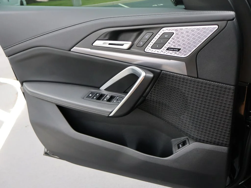Used 2025 Black BMW M35i image 39