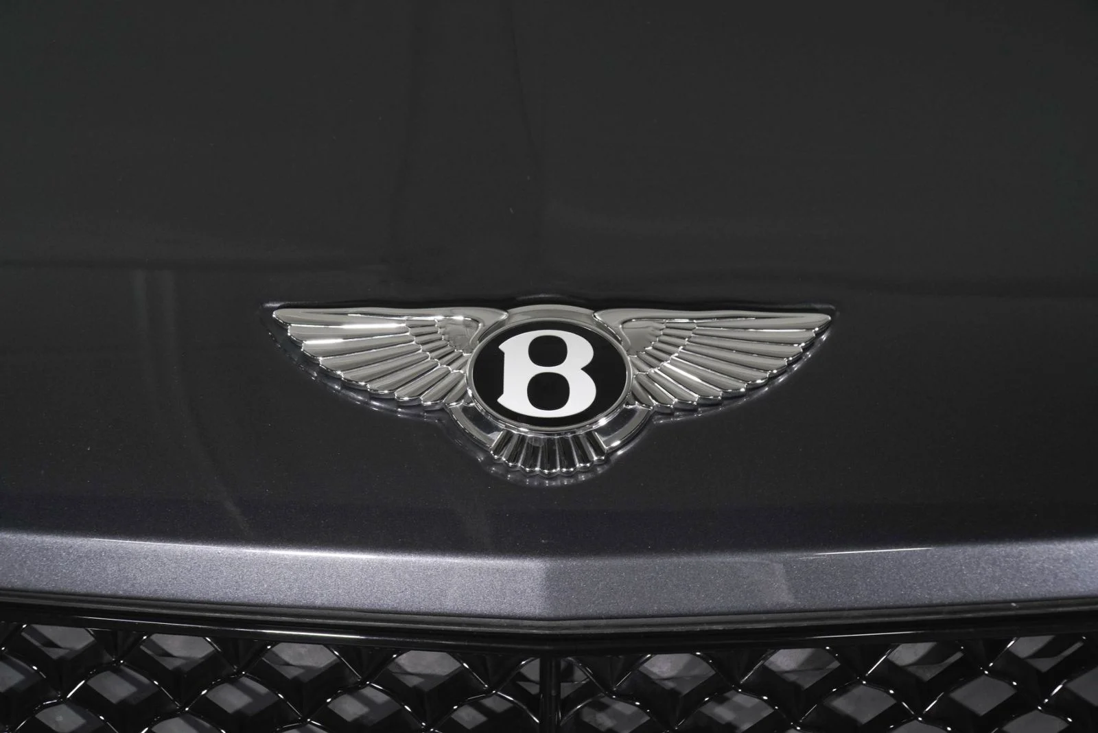 Used 2022  Bentley  image 8