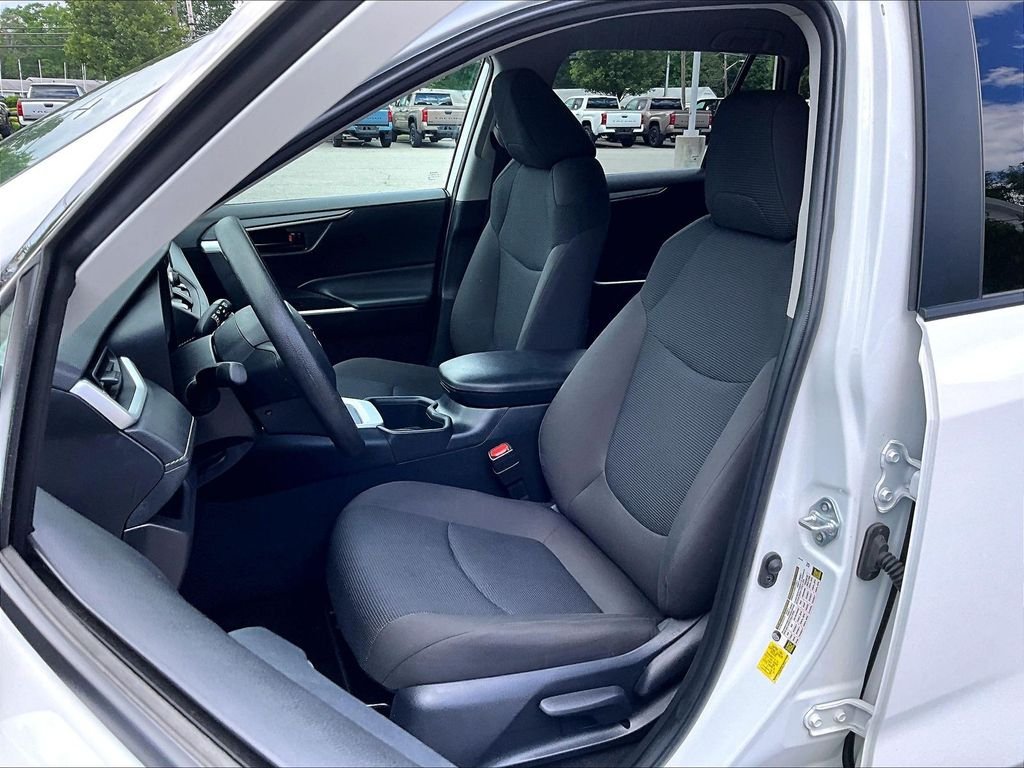 Used 2025 White Toyota LE image 10