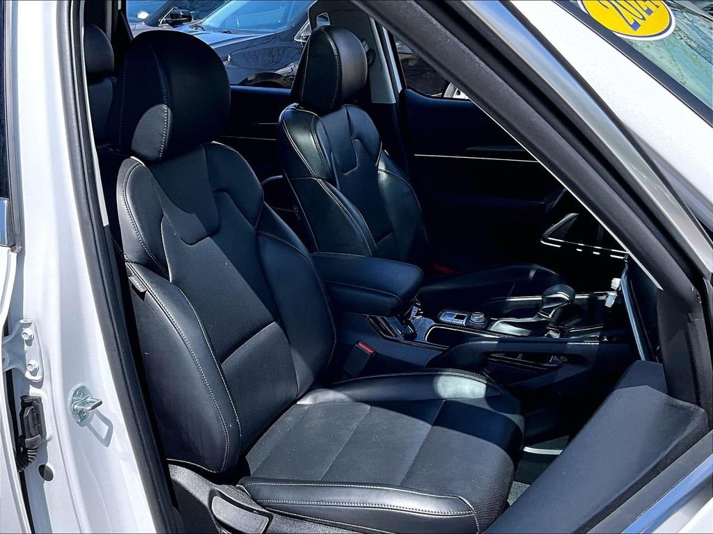 Used 2024 White Kia S image 11