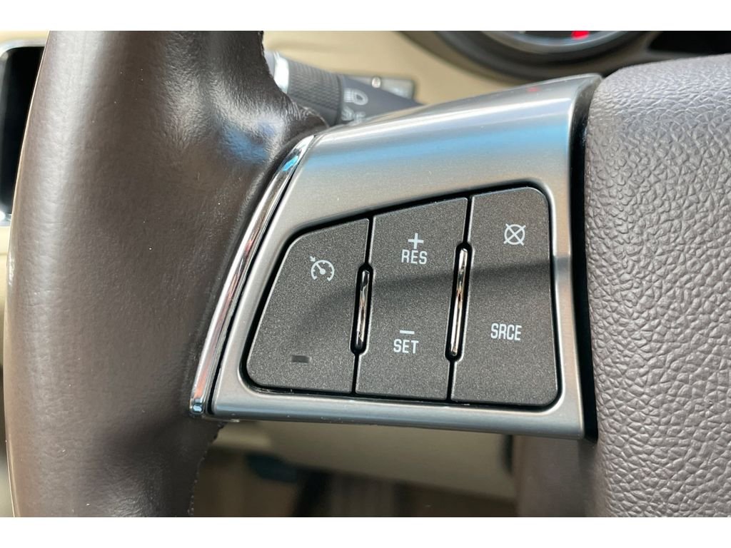 Used 2013 White Diamond Tricoat Cadillac Luxury image 33