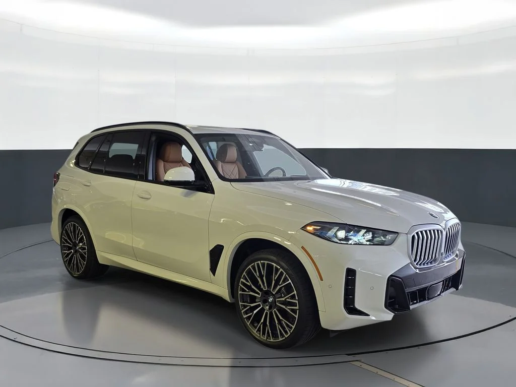 New 2026 Alpine White BMW sDrive40i image 2