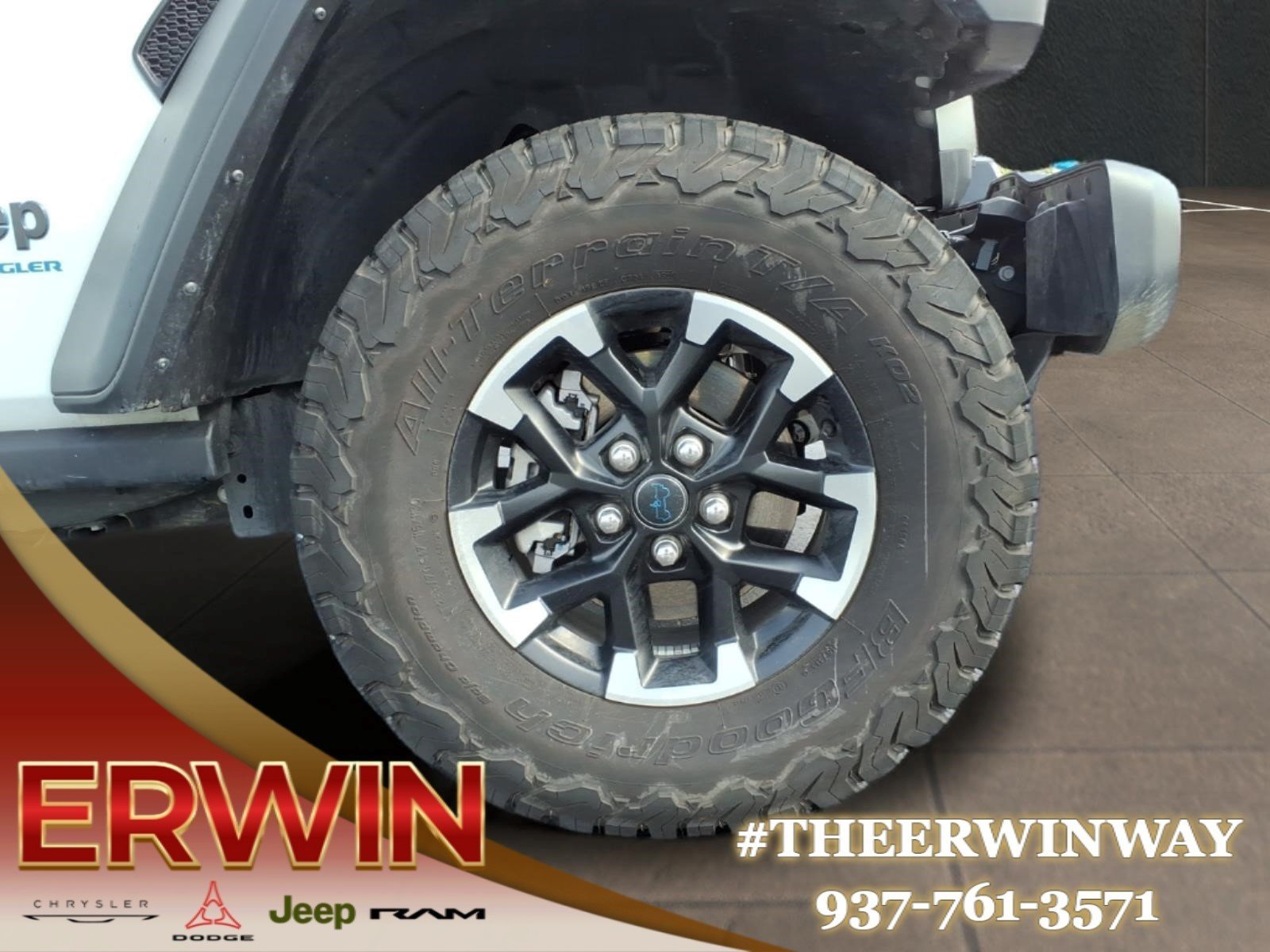 Certified Used 2025 Whit Jeep Rubicon 4xe image 9