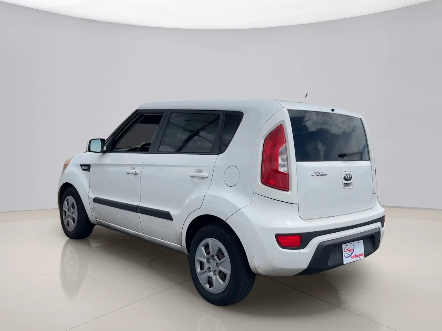 Used 2013 White Kia ! WAGON image 4