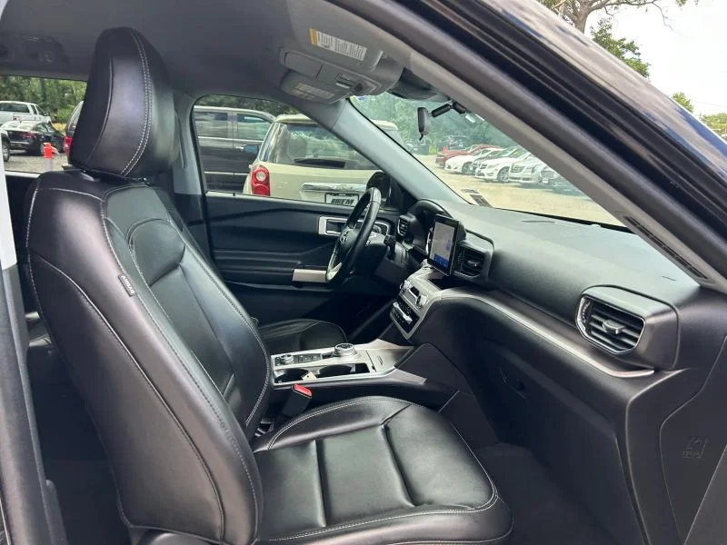 Used 2023 Black Metallic Ford XLT Sport Utility 4D image 22