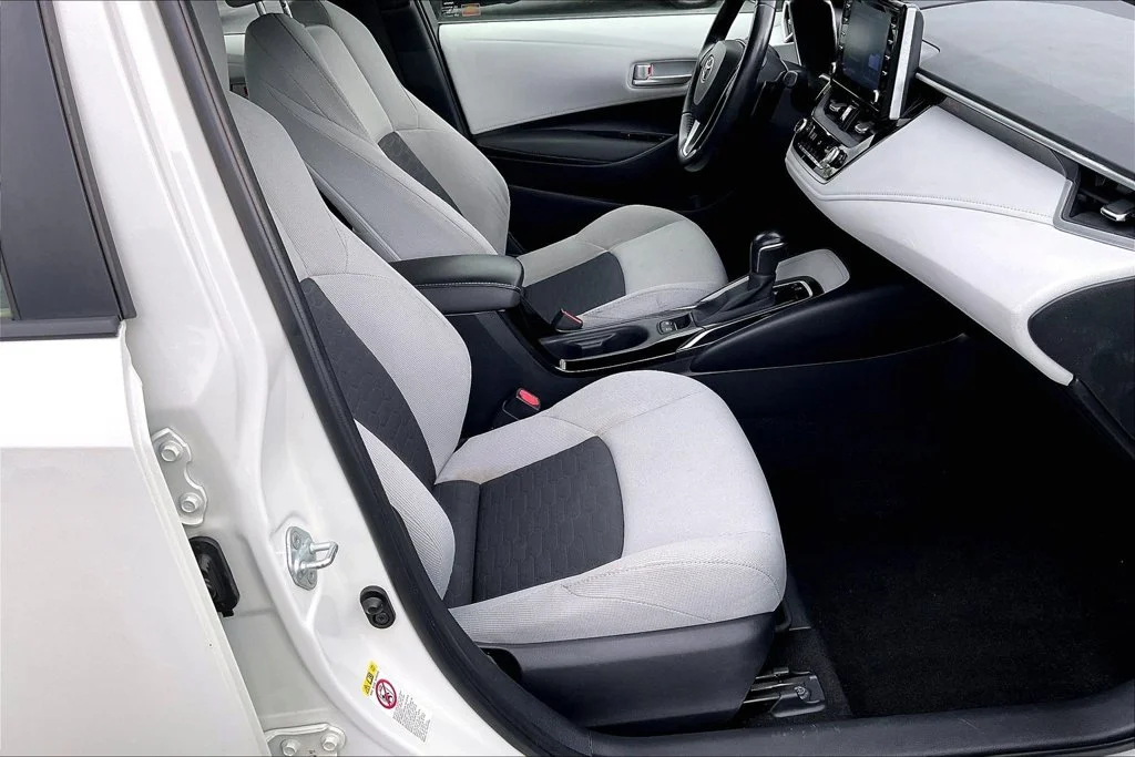 Used 2019 White Toyota SE image 7