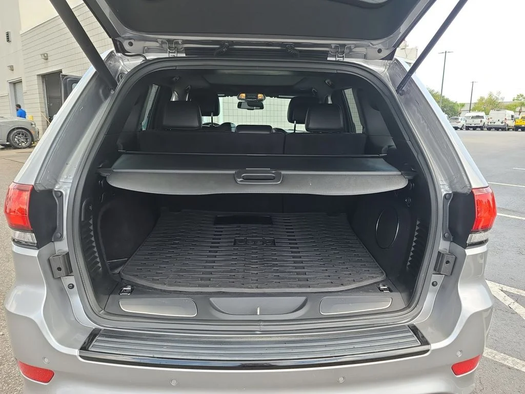 Used 2015 Silver Jeep SRT image 25