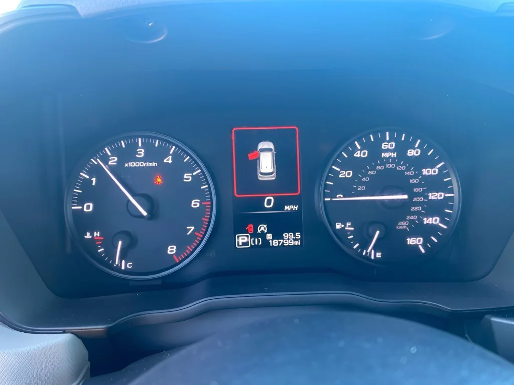 Used 2025 White Subaru  image 13