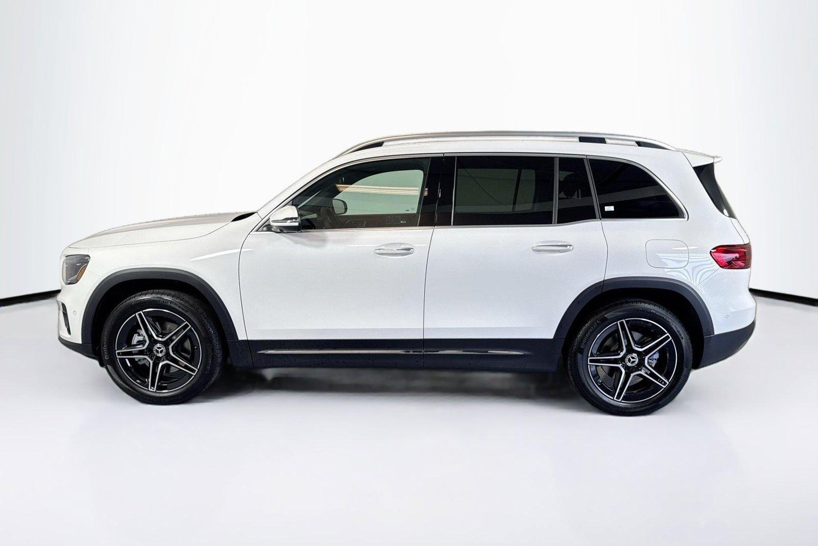 New 2026 Polar White Mercedes-Benz GLB 250 image 8