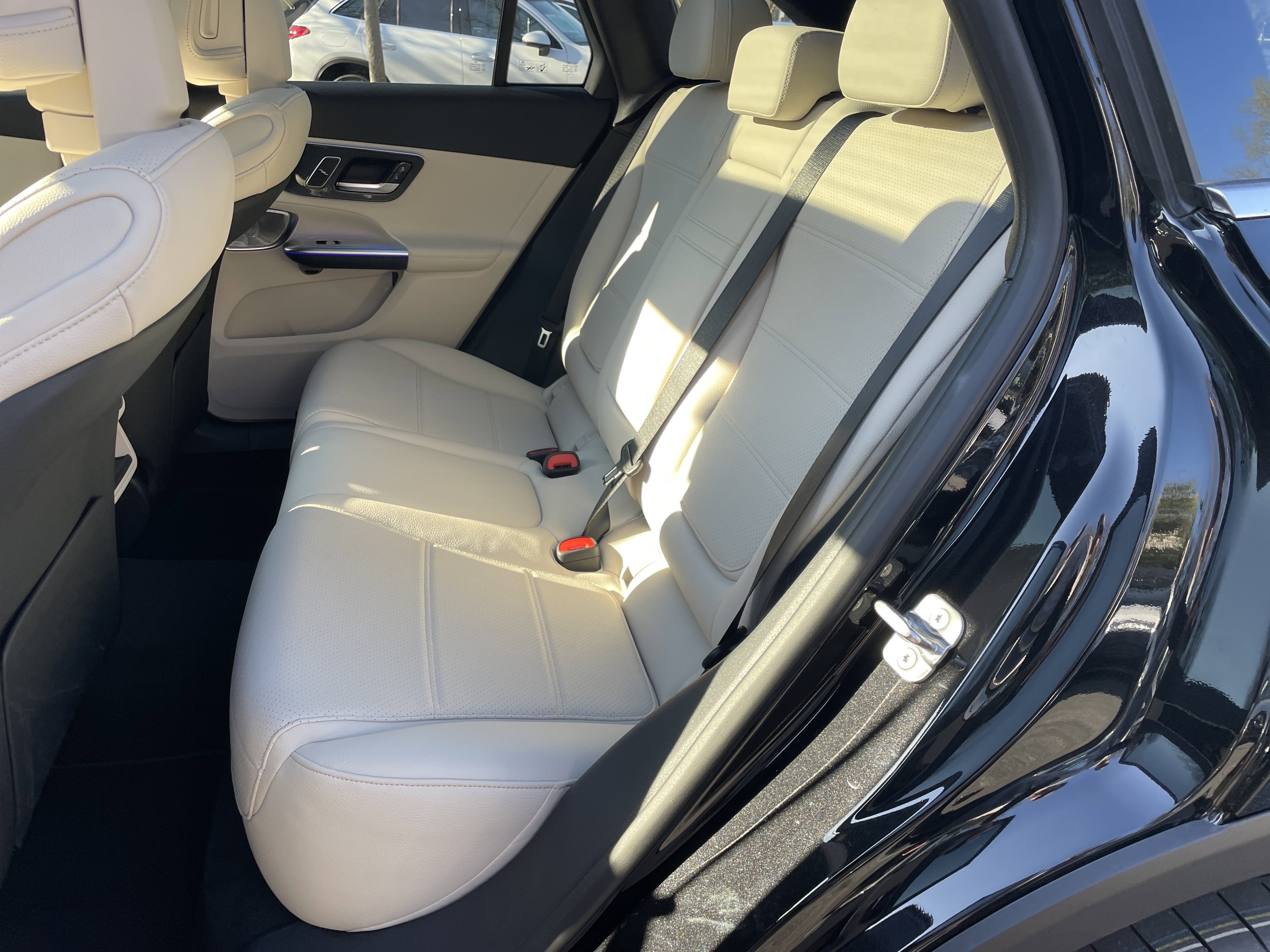 New 2026 Obsidian Black Metallic Mercedes-Benz GLC 300 4MATIC® SUV image 37