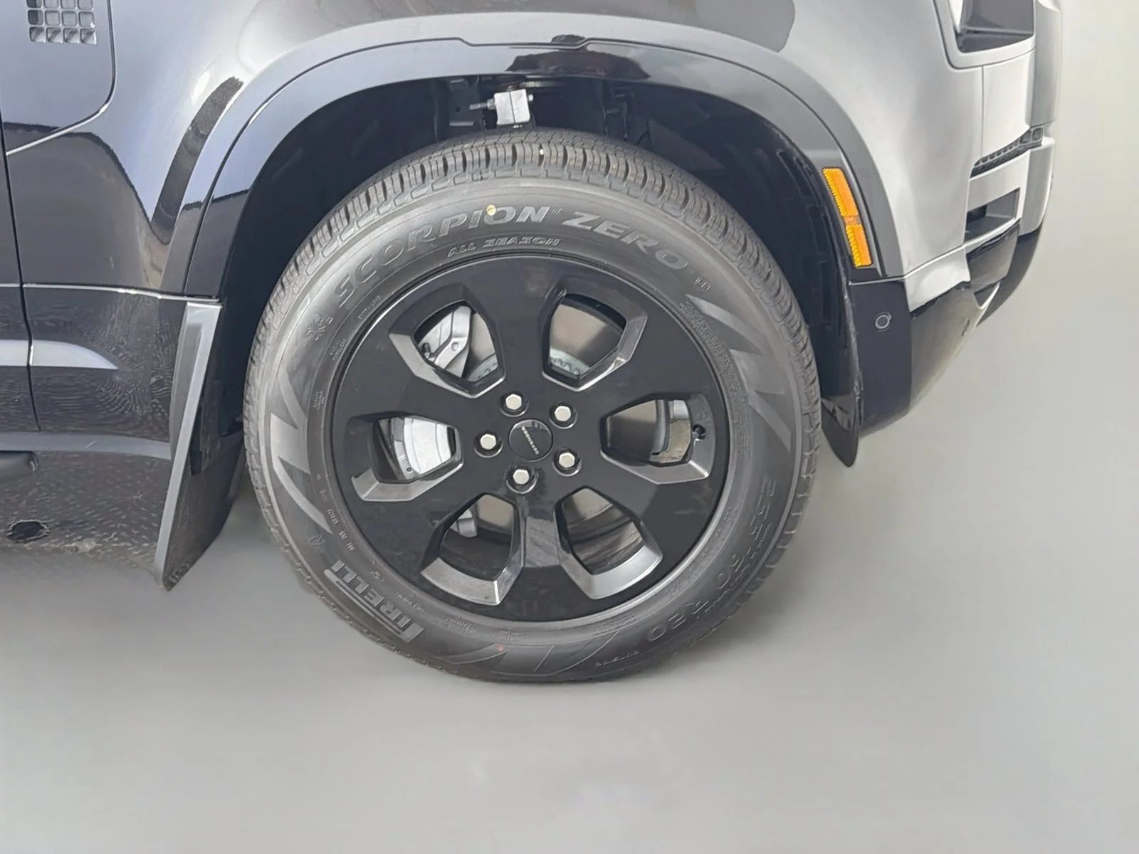 New 2026 Santorini Black Land Rover X-Dynamic SE image 36