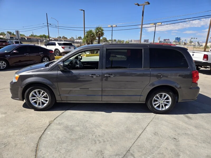 Used 2016 Granite Crystal Metallic Clearcoat Dodge SXT image 2