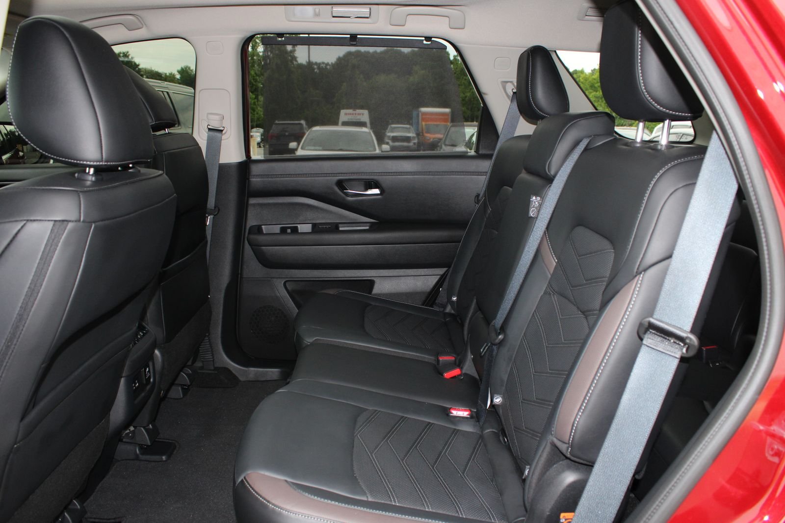 Used 2025 Red Nissan Platinum image 8