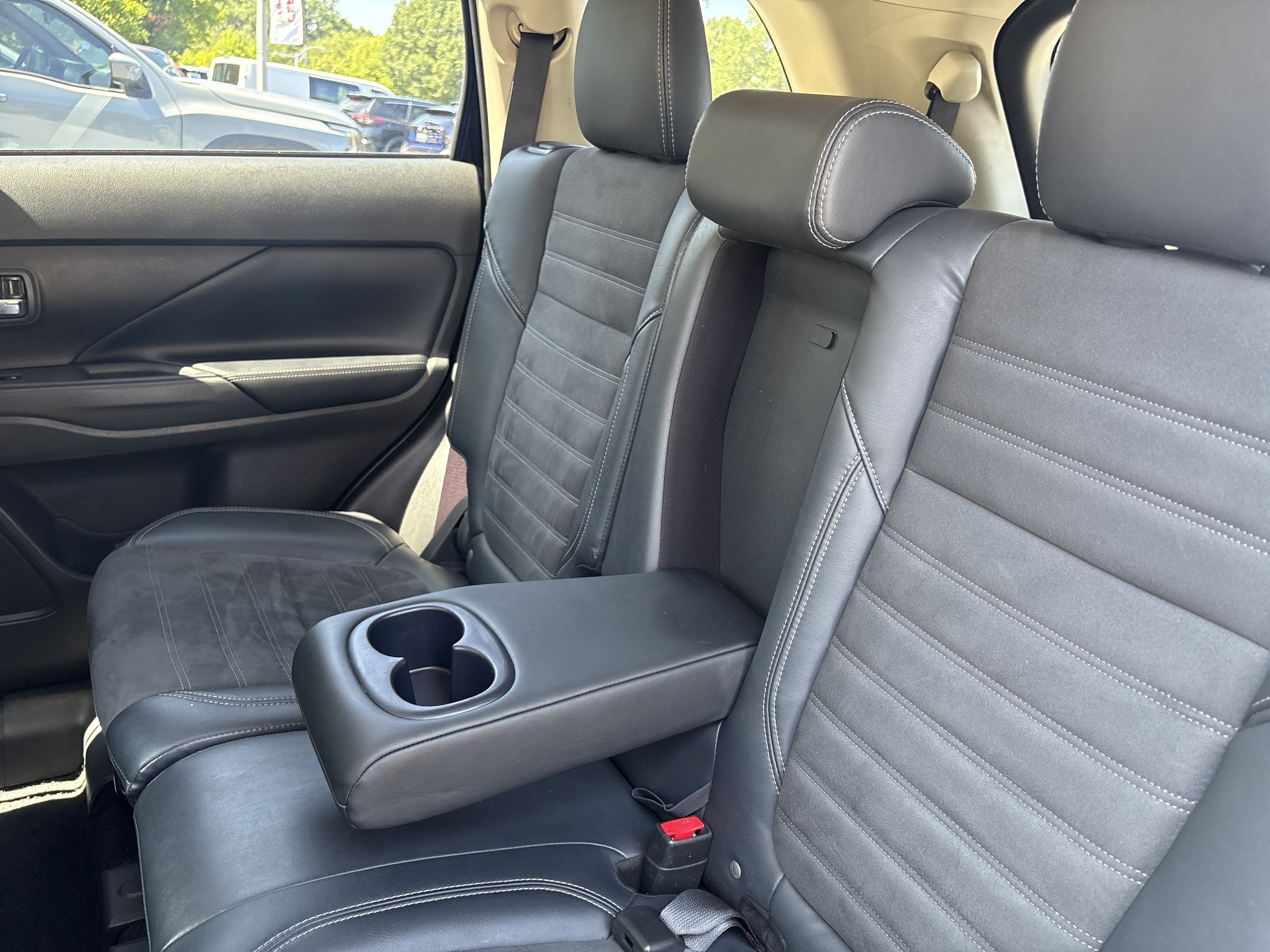 Used 2020 Cosmic Blue Metallic Mitsubishi SE image 20