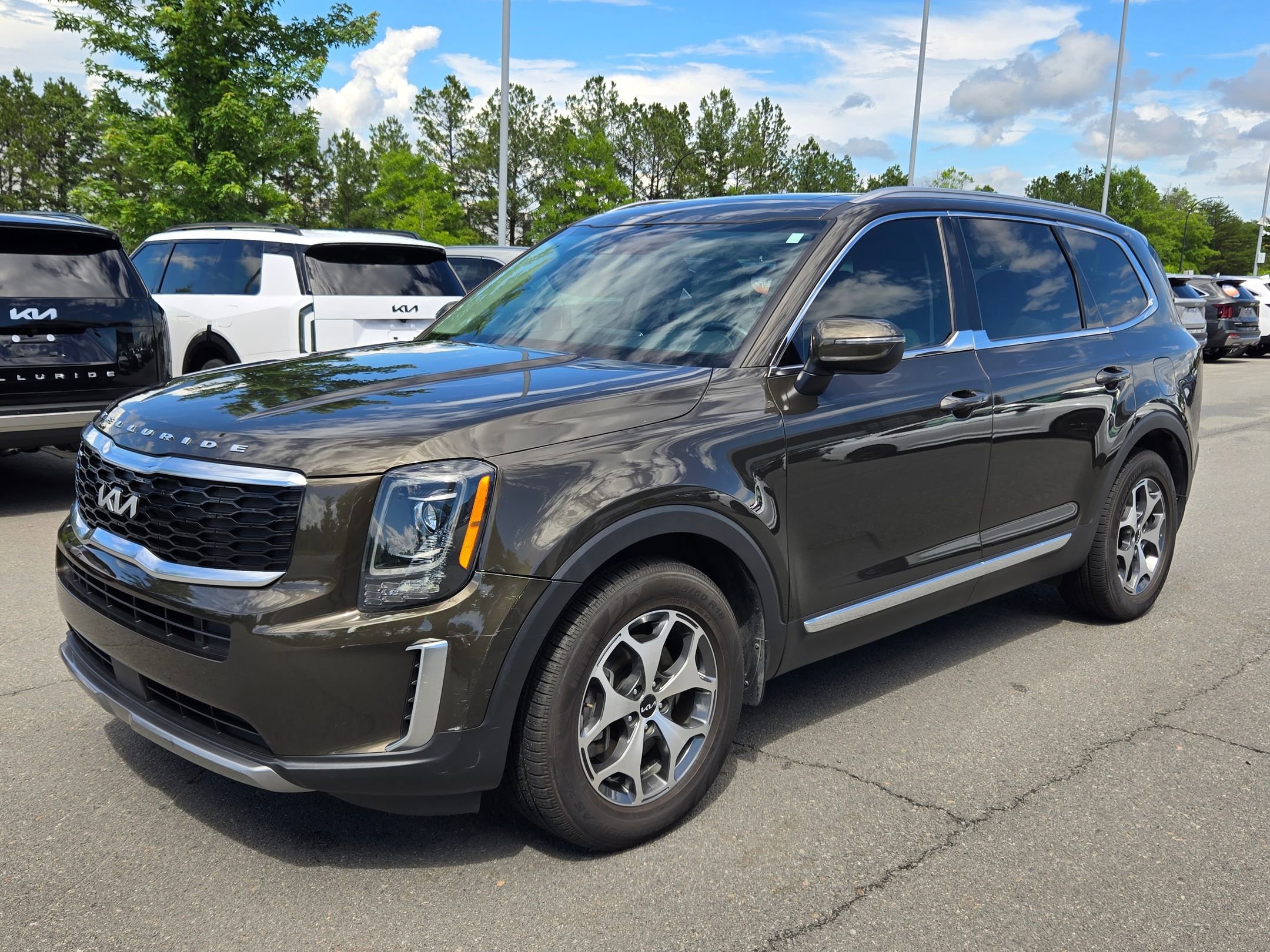 Used 2022 Dark Moss Kia EX image 16