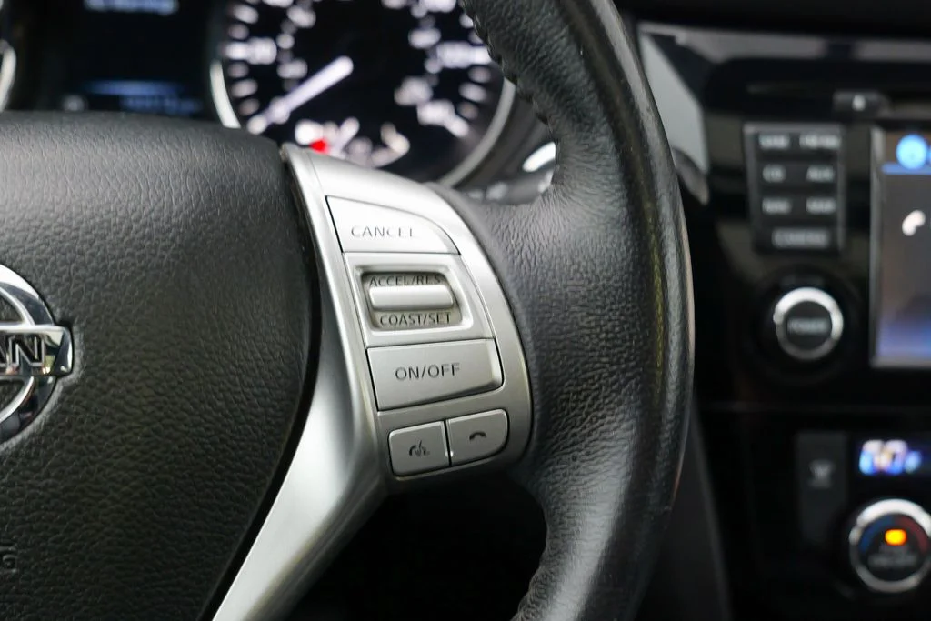 Used 2015 Midnight Jade Nissan SL image 43