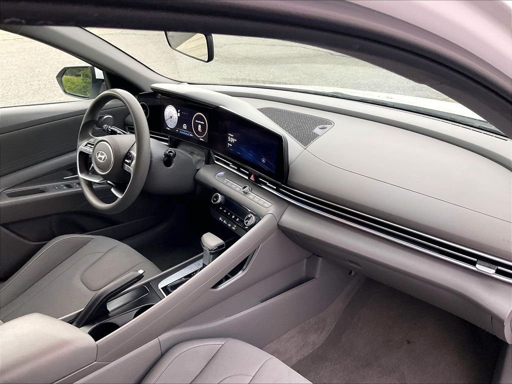 Used 2024 White Hyundai SEL image 14