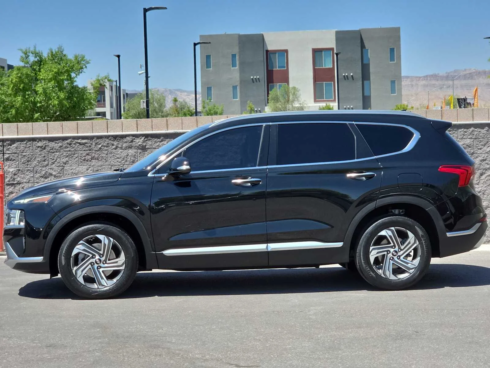 Used 2021 Twilight Black Hyundai SEL image 6