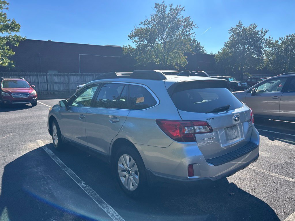Used 2017 Silver Subaru 2.5i Premium image 4