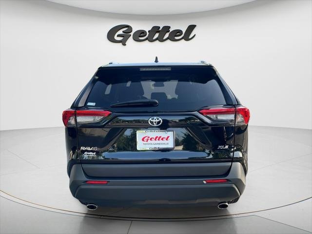 2025 Toyota RAV4 XLE - Photo 6