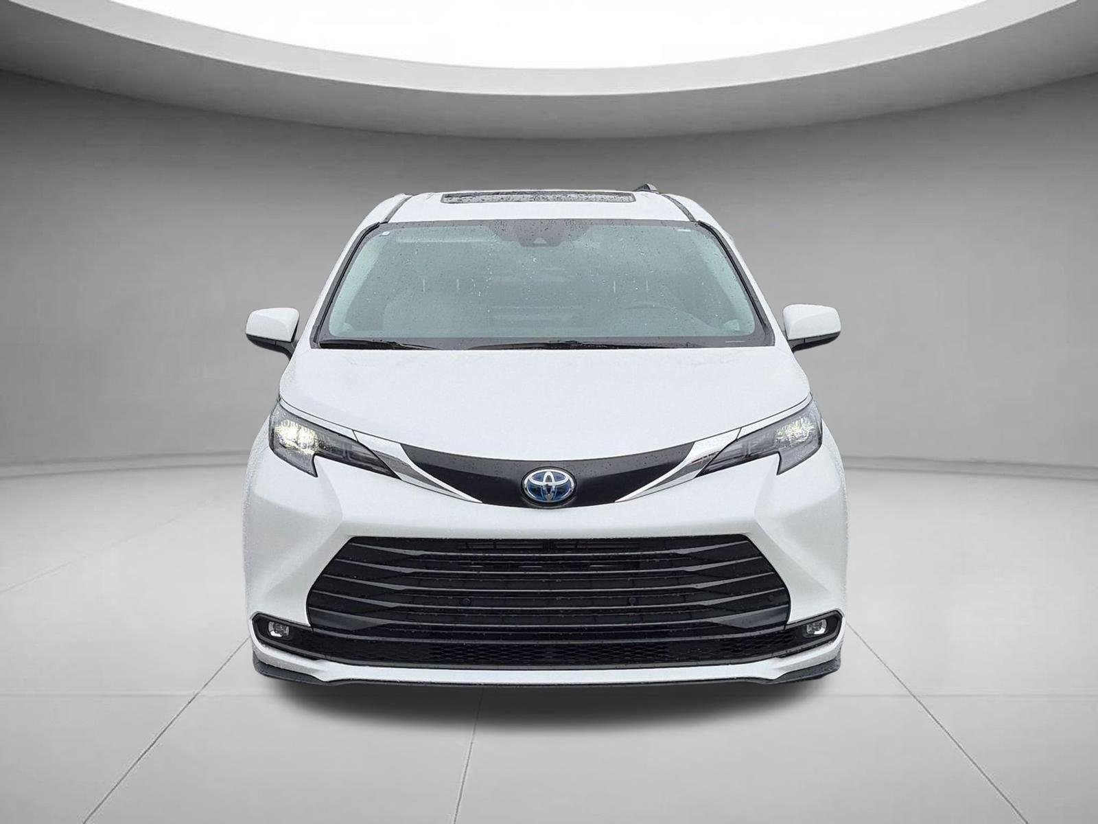 Used 2025 Wind Chill Pearl Toyota XLE image 8