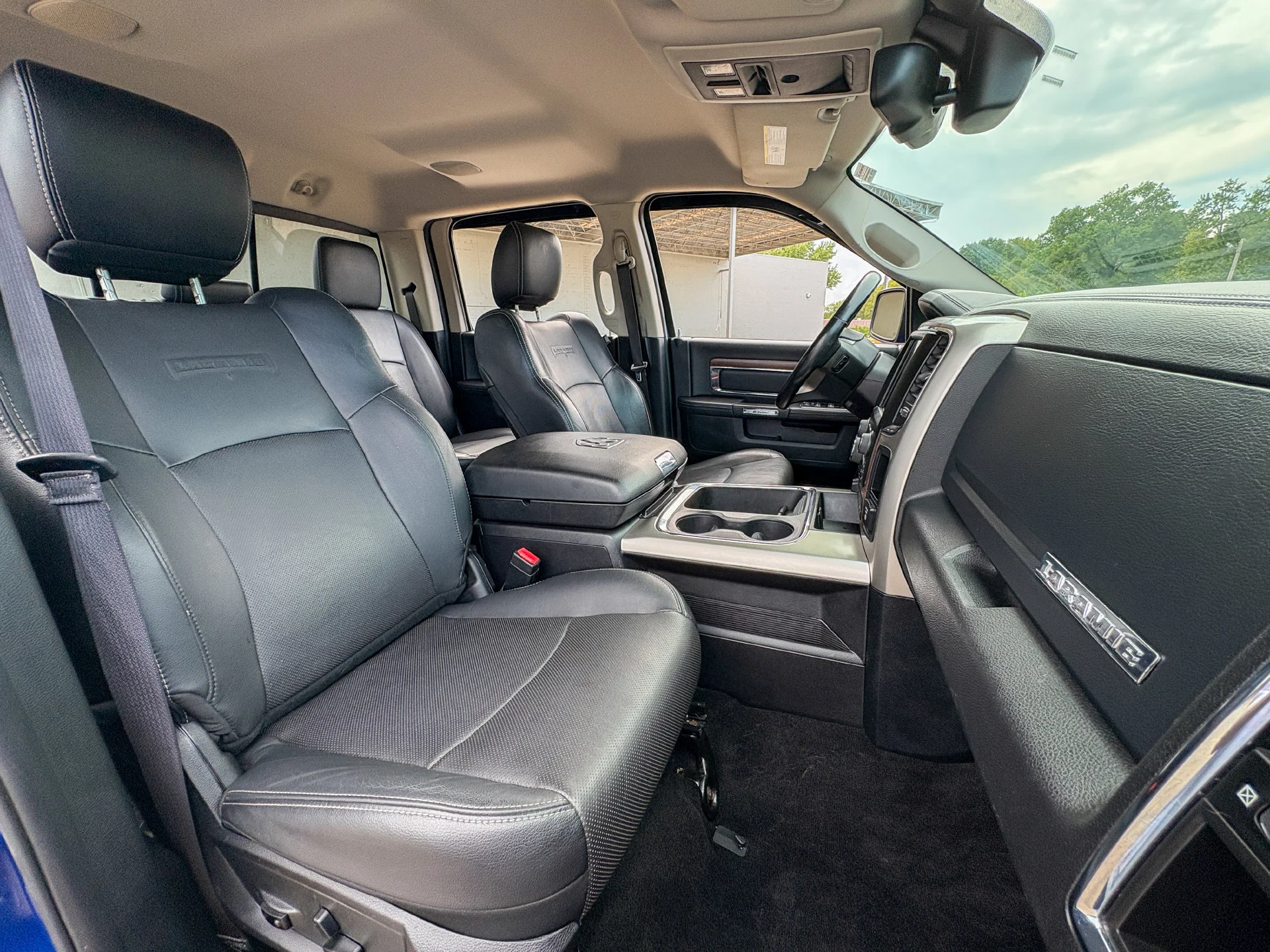Used 2016 Blue Ram Laramie image 28