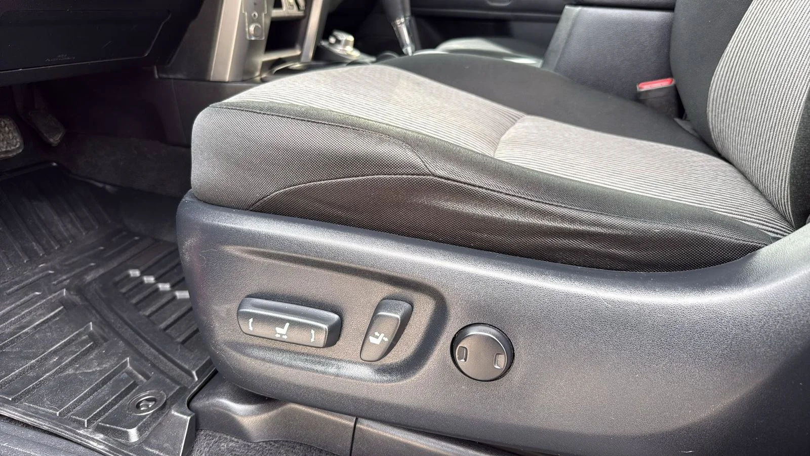 Used 2016 Red Toyota SR5 image 11