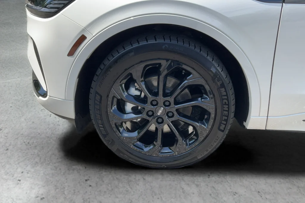 Used 2025 White Lincoln Reserve image 24