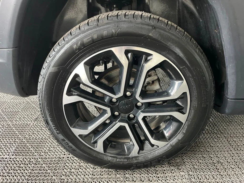 Used 2023 Silver Jeep Limited image 26