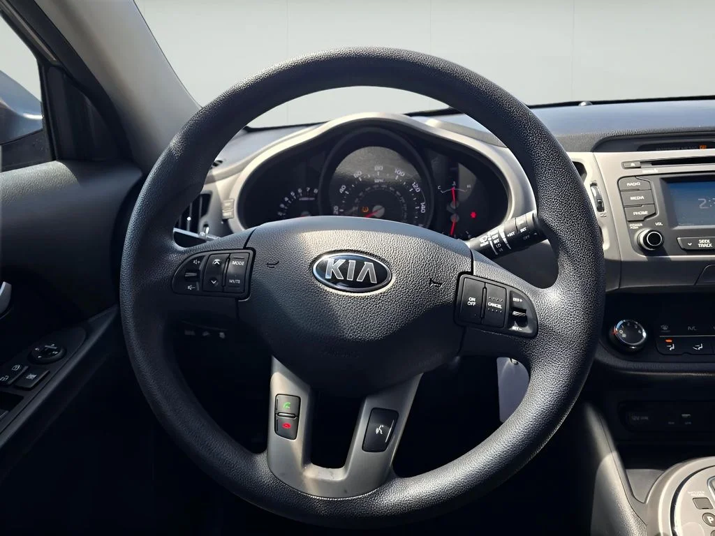 Used 2016 Mineral Silver Kia LX image 11