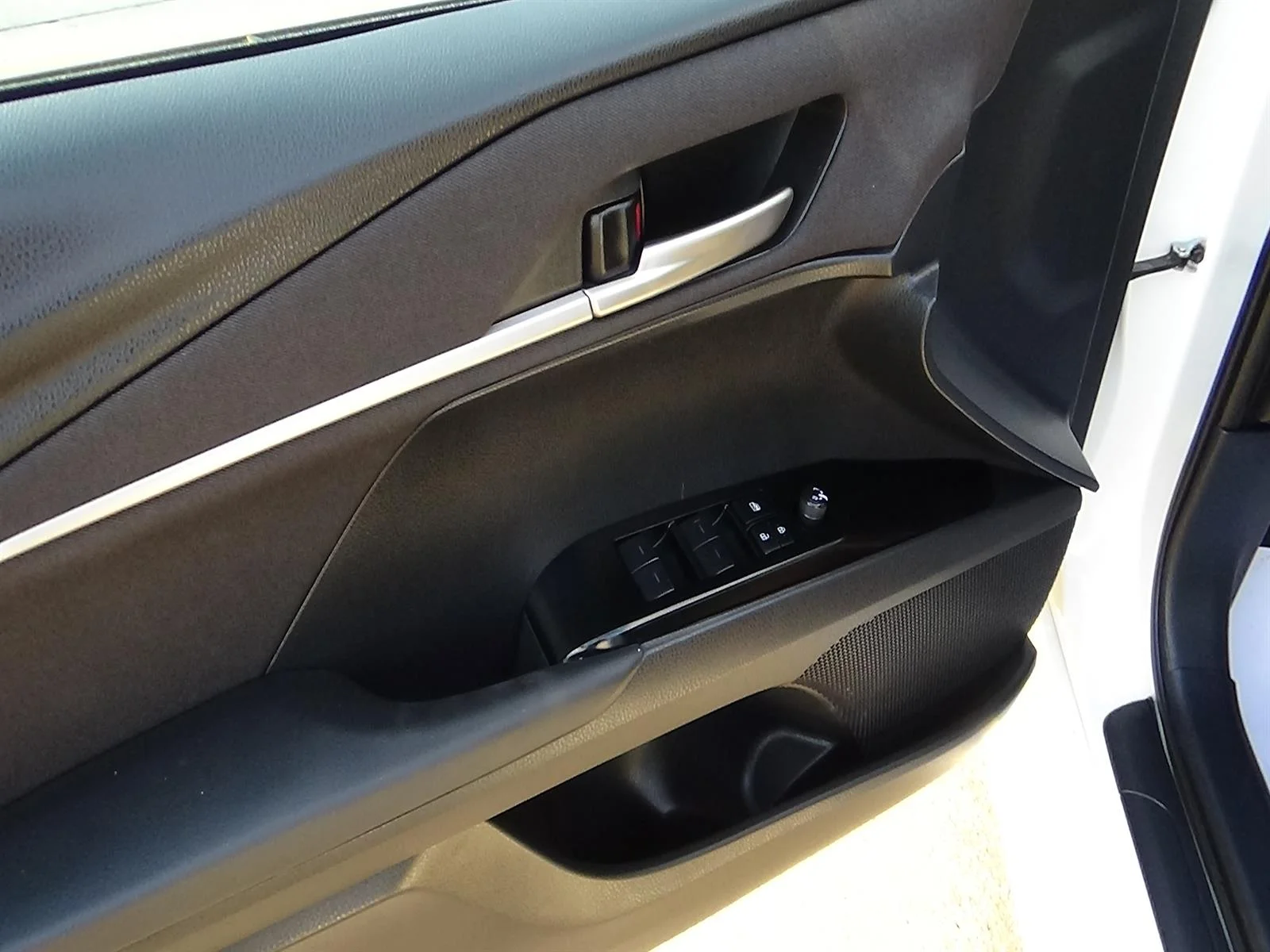 Certified Used 2025 Ice Cap Toyota LE image 14