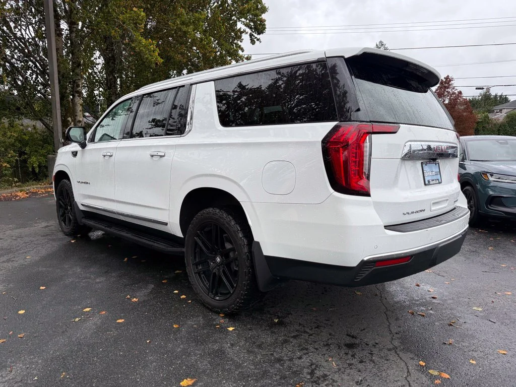Used 2022 White GMC SLT image 8