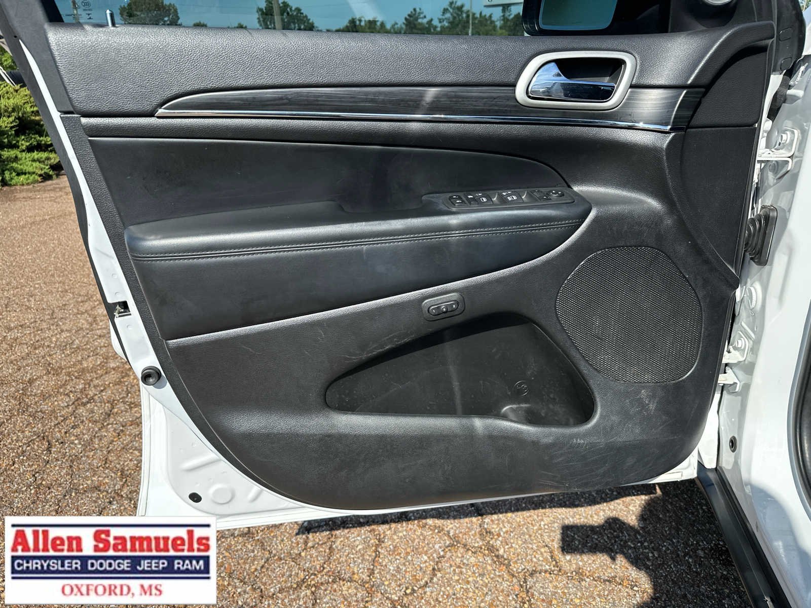 Used 2022 Bright White Clearcoat Jeep Limited image 46