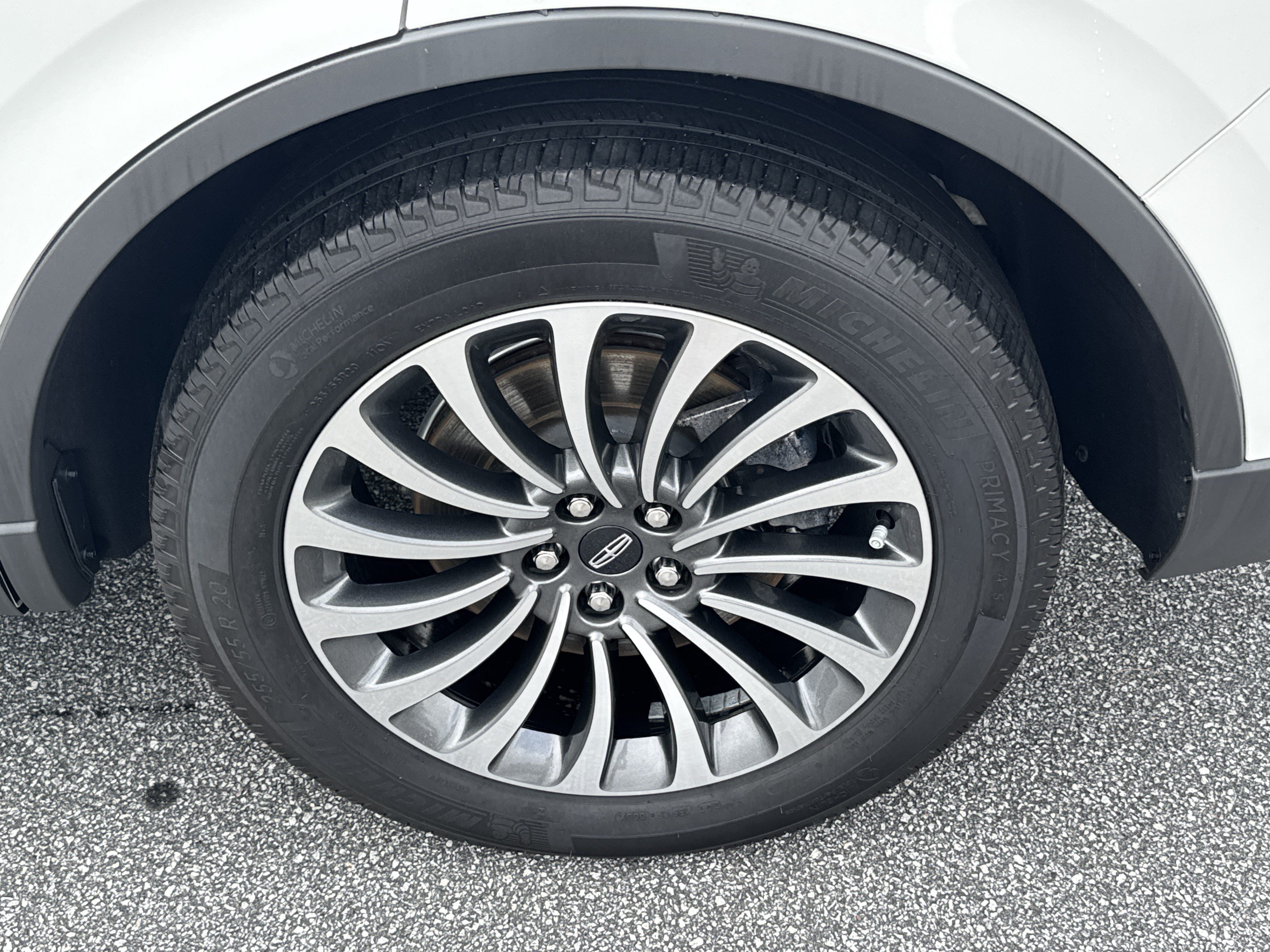 Used 2023 White Metallic Lincoln Reserve image 23