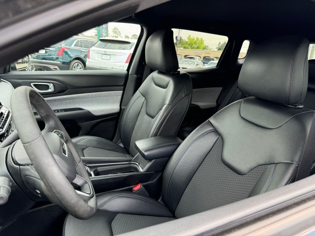 Used 2025 Black Jeep Latitude image 8