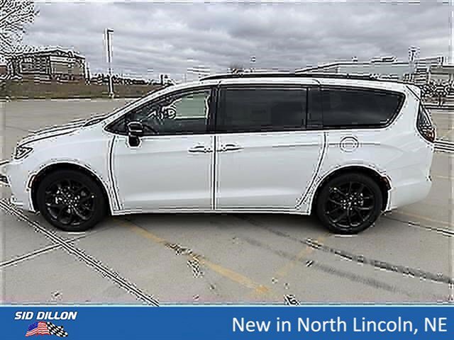 New 2026 Bright White Clear-Coat Exterior Paint Chrysler Limited image 2