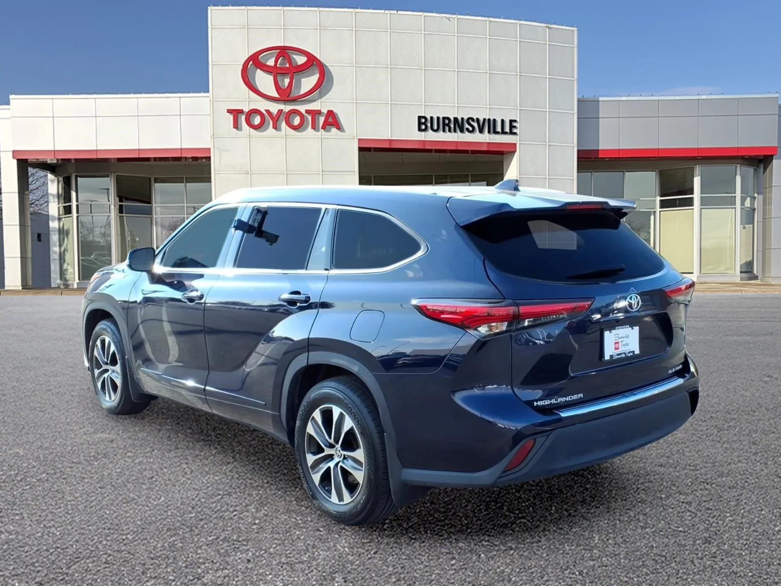 Certified Used 2022  Toyota XLE image 6