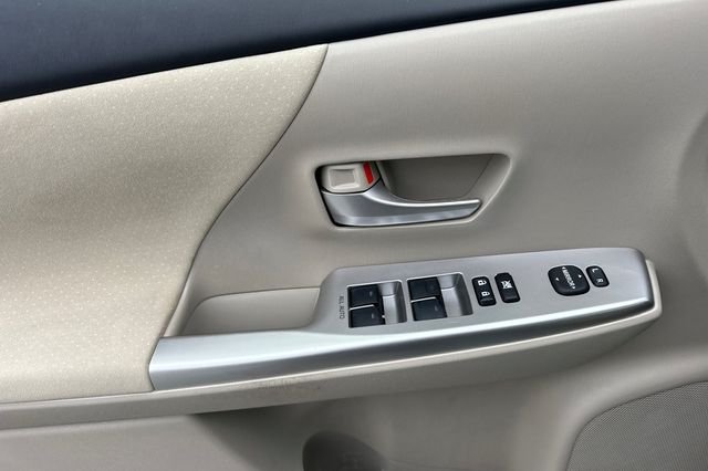 Used 2014 Beige Toyota Three image 13