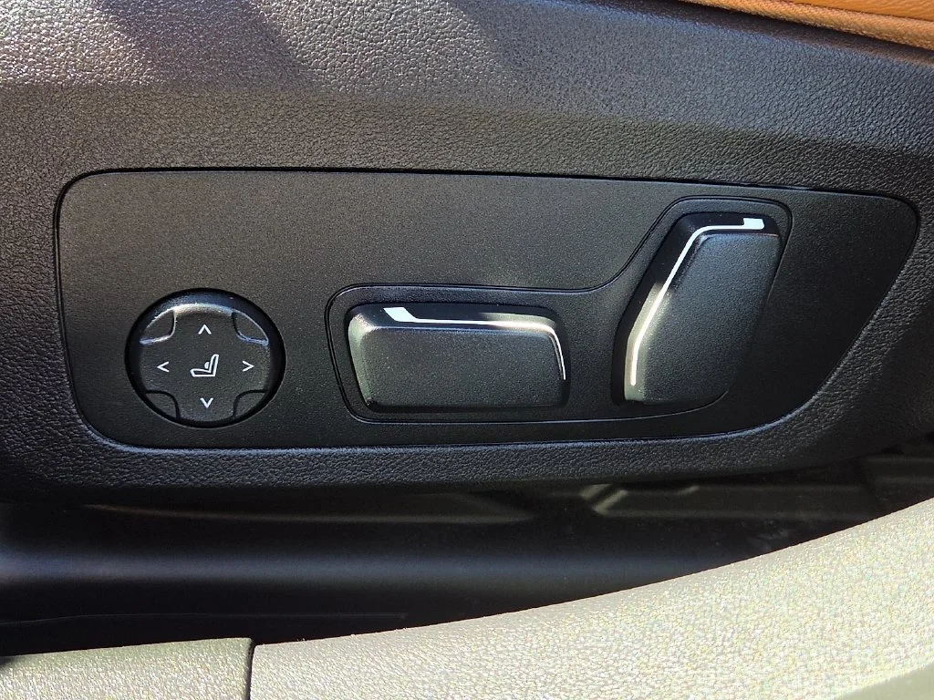 Used 2025 Blue BMW 330i image 15