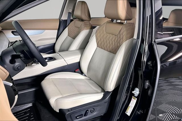 Used 2025 Black Nissan Platinum image 20