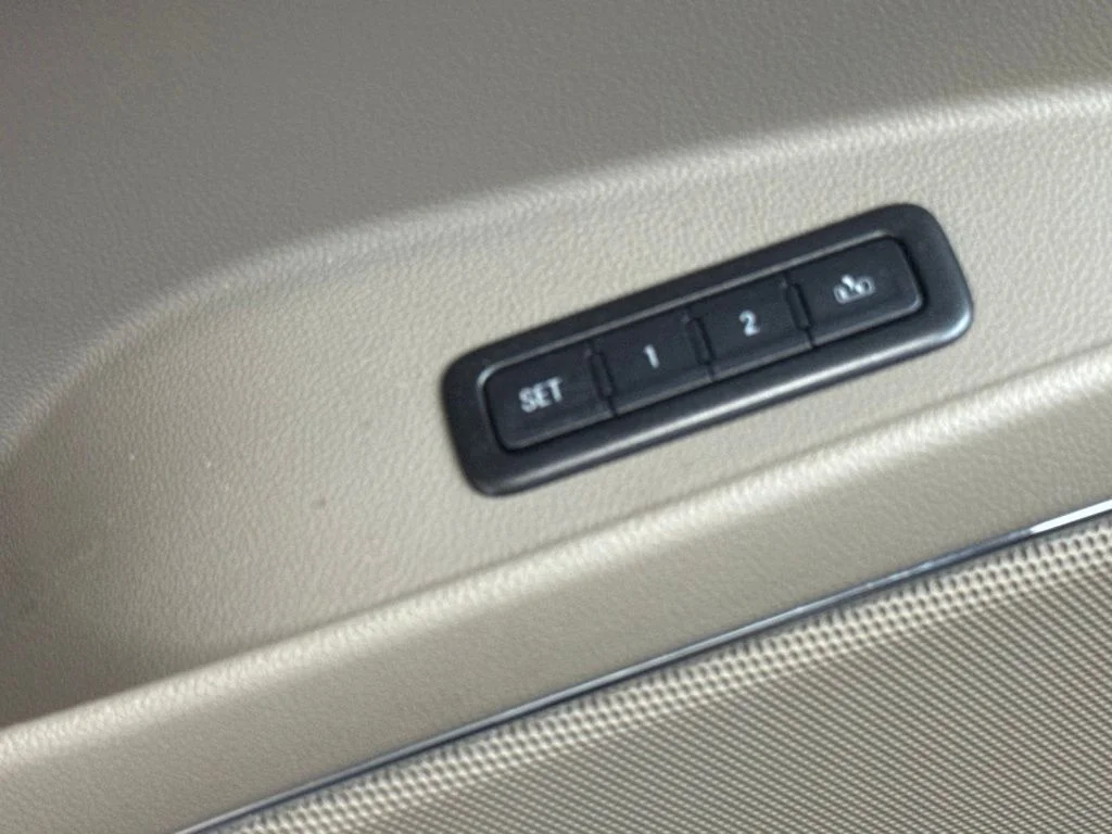 Used 2016 Onyx Black GMC SLT image 26