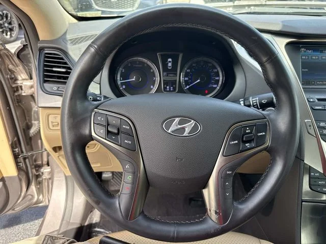 Used 2013 Brown Hyundai Base image 39
