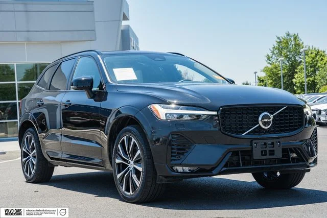 2024 Volvo XC60 B5 Plus Dark Theme AWD's photo