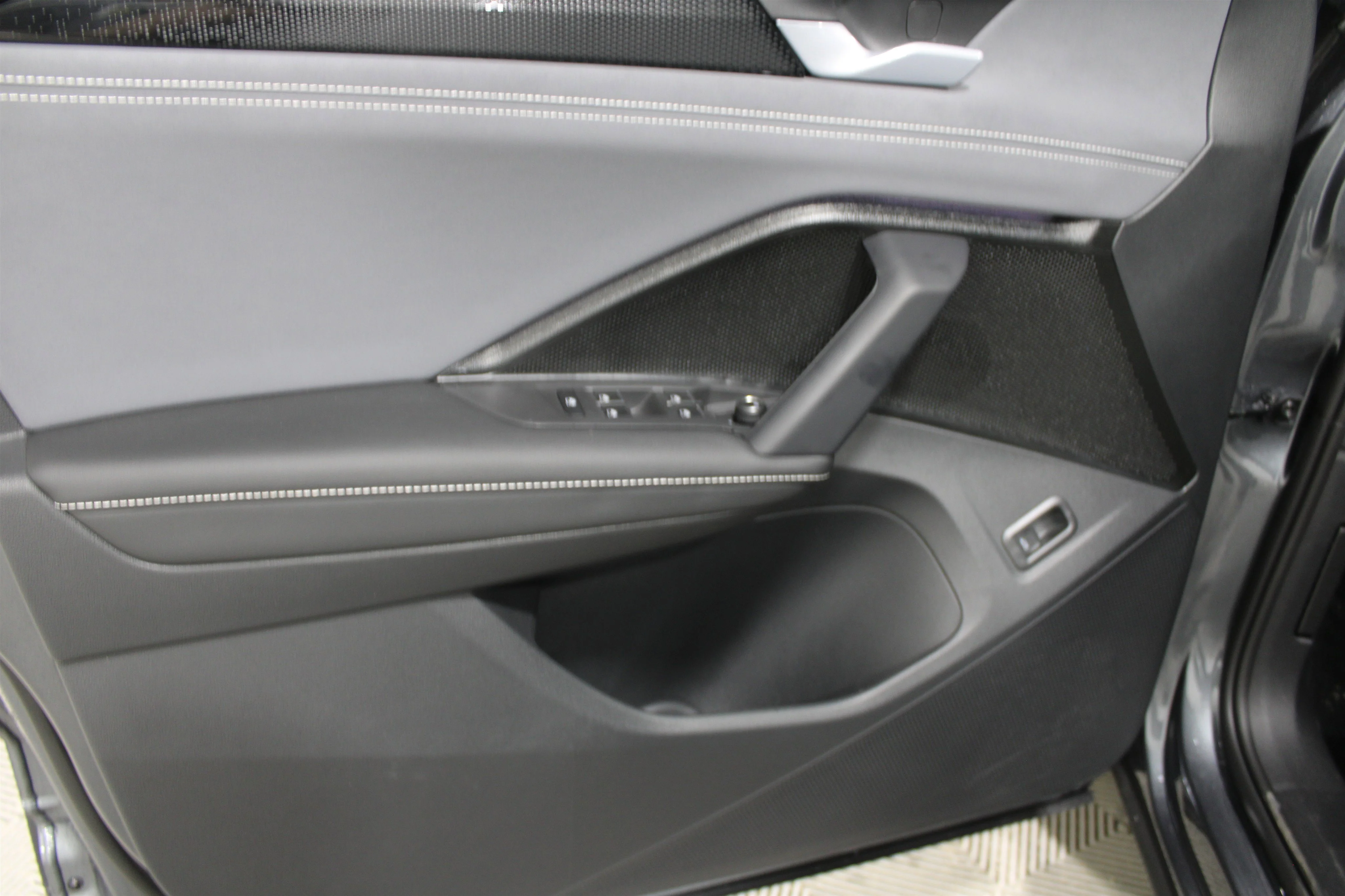 New 2026 Platinum Gray Metallic Volkswagen SE image 6