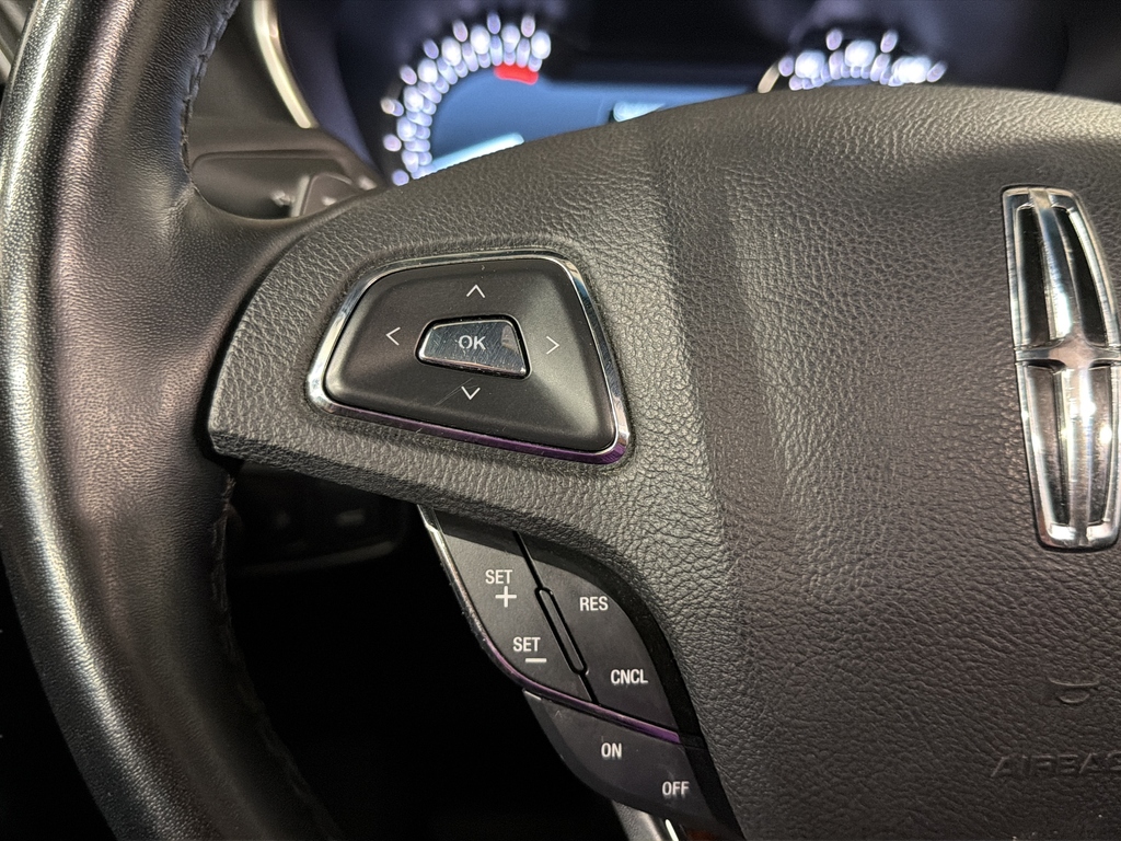 Used 2017 Gray Lincoln Reserve image 15