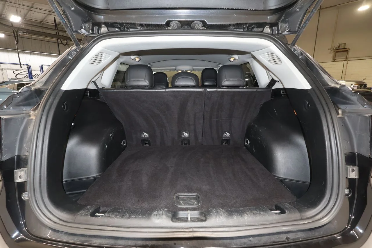 Used 2018 Black Jeep Latitude image 15