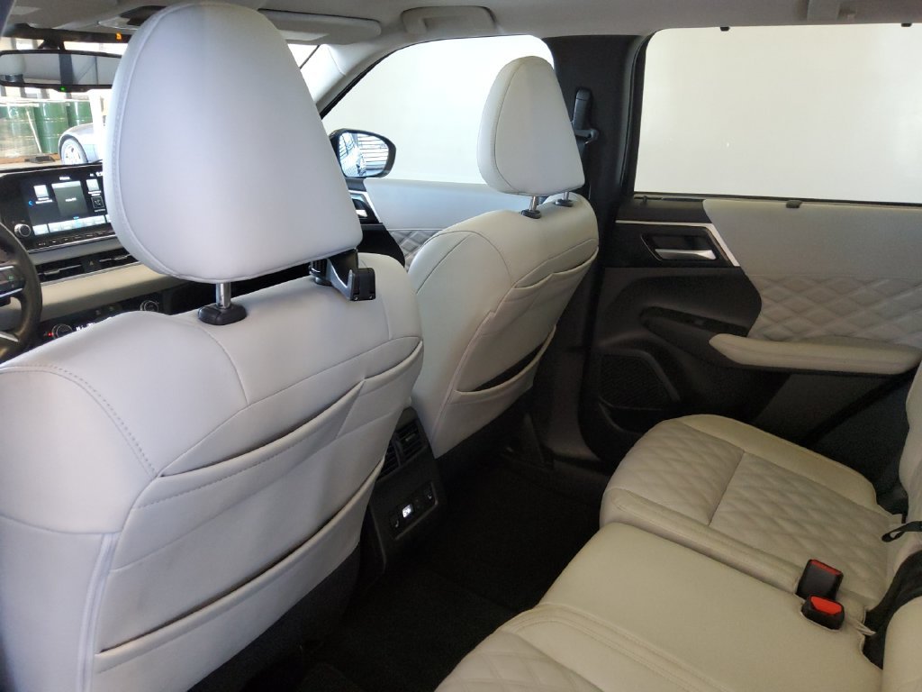 Used 2024 Black Mitsubishi SEL image 19
